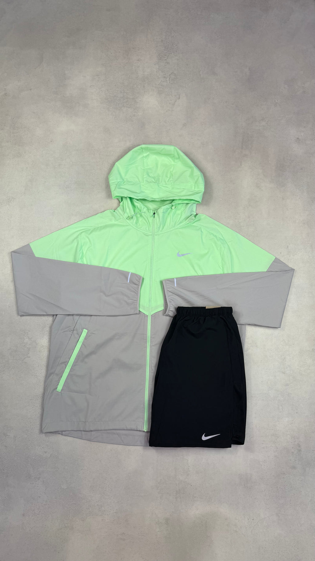 Nike UV Windrunner - Vapour Green