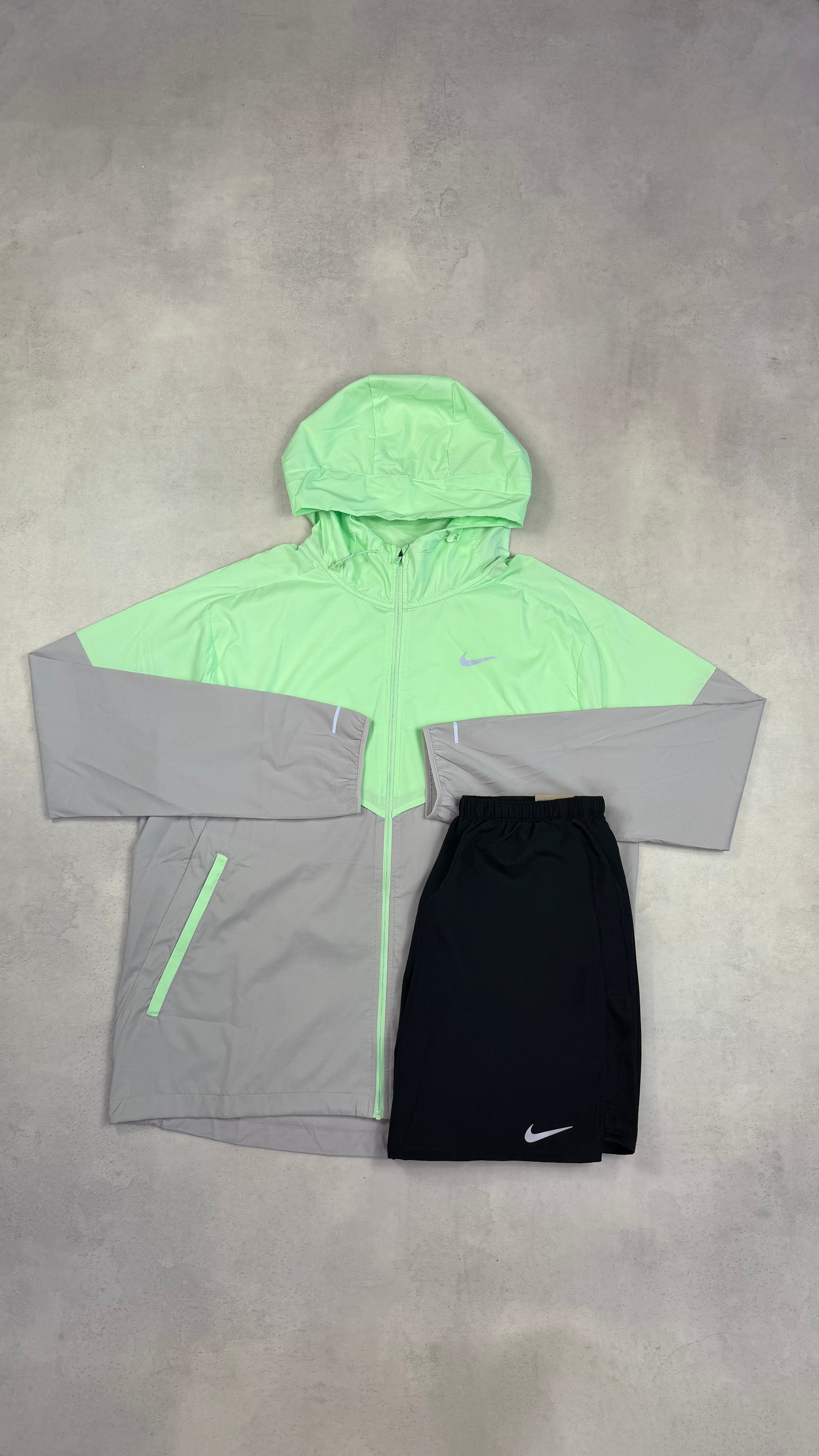 Nike UV Windrunner - Vapour Green