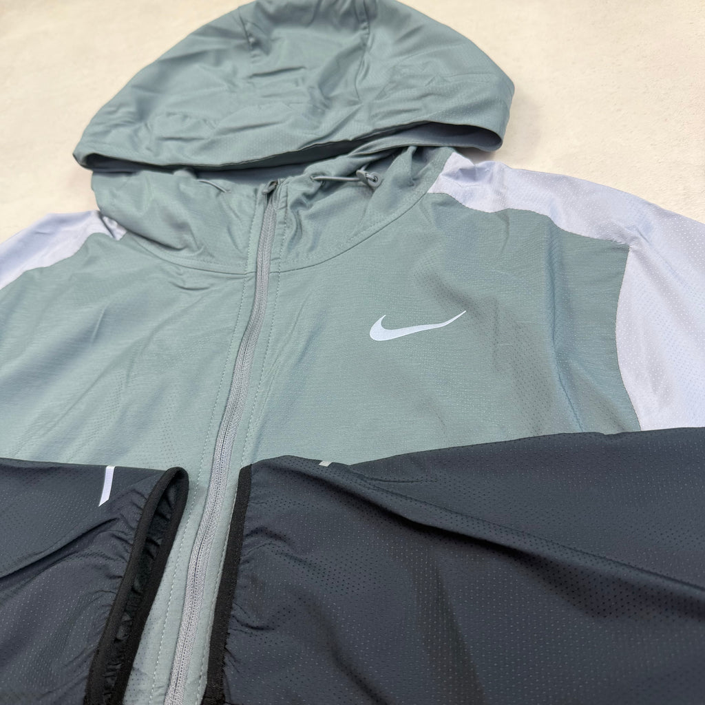 Nike UV Windrunner - Grey/Black
