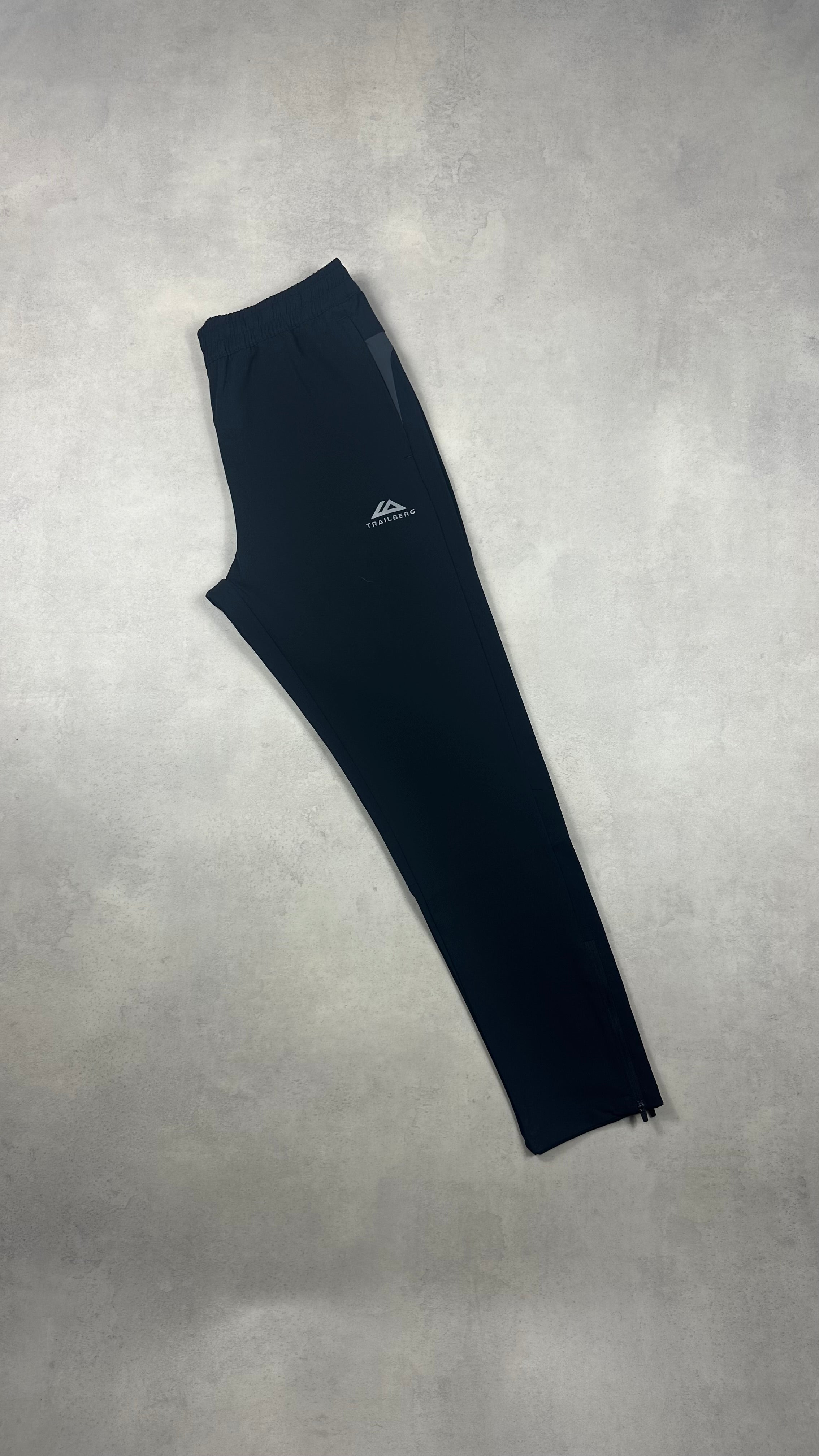 Trailberg Black/Grey AW25 Cloud Windrunner & Black AW25 Pants Tracksuit