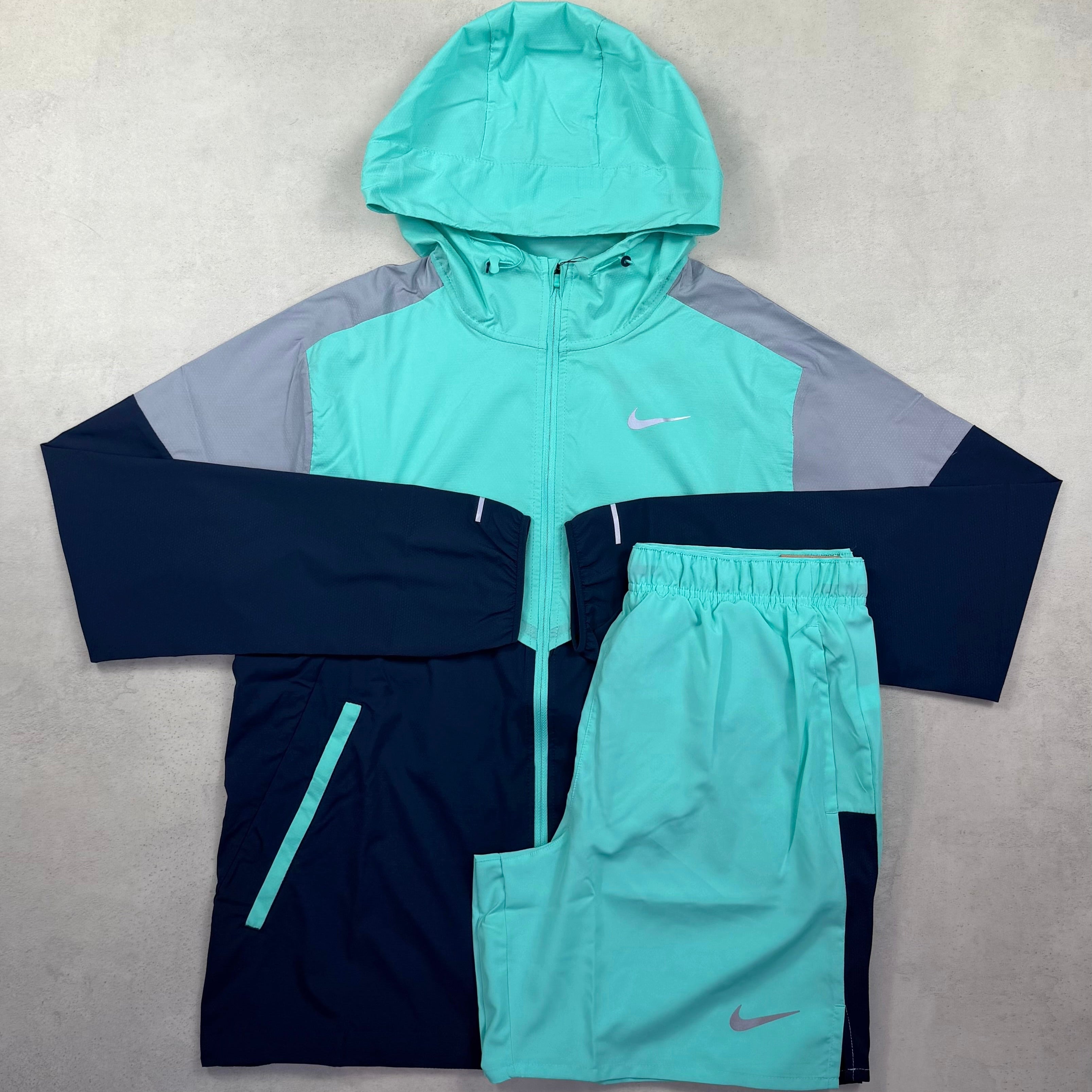 Nike Challenger Shorts - Hyper Turquoise