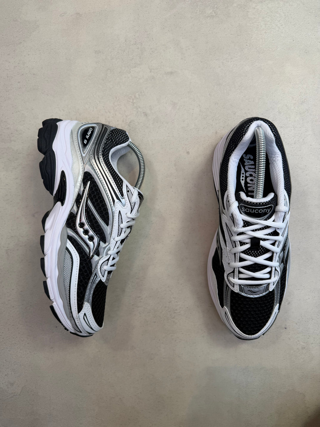 Saucony Pro Grid Omni 9 - Black/White
