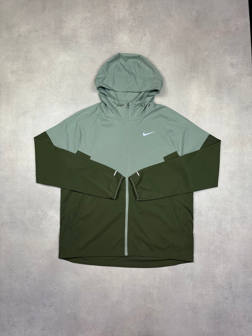 Nike Jade Horizon Windrunner & Black Challenger Pants Duo Set
