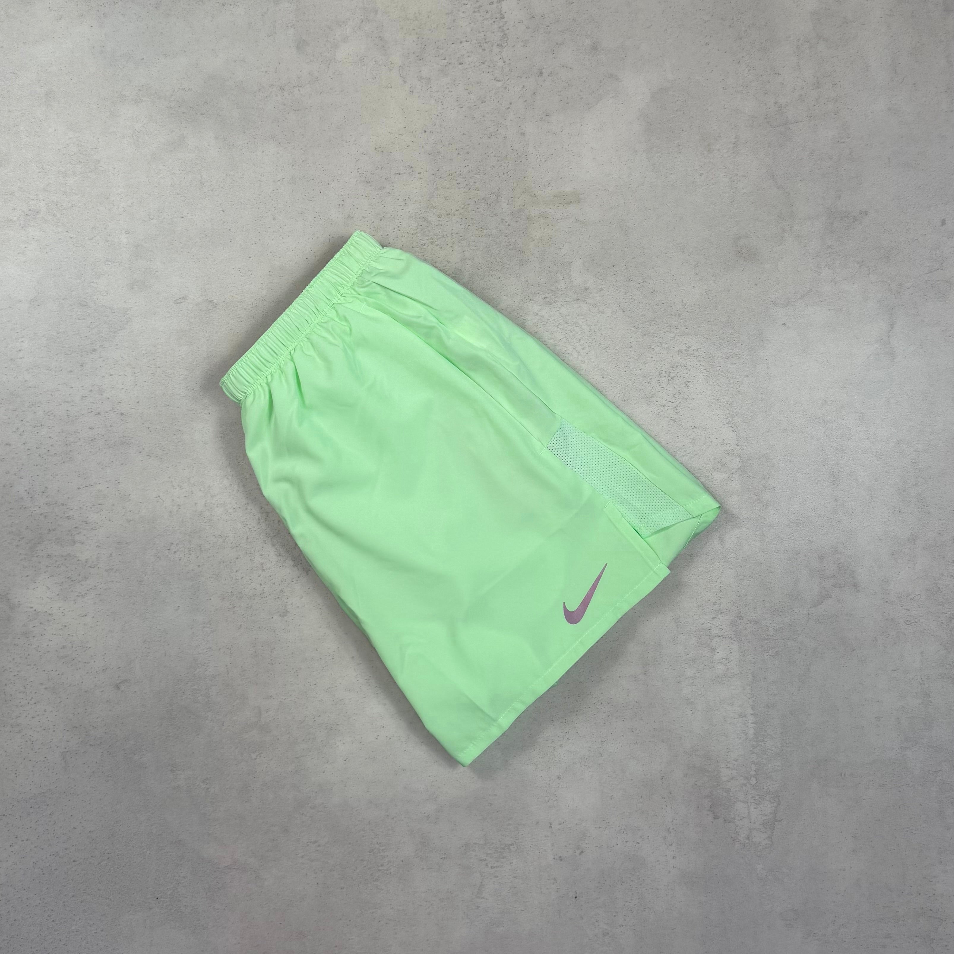 Nike Challenger Shorts - Vapour Green