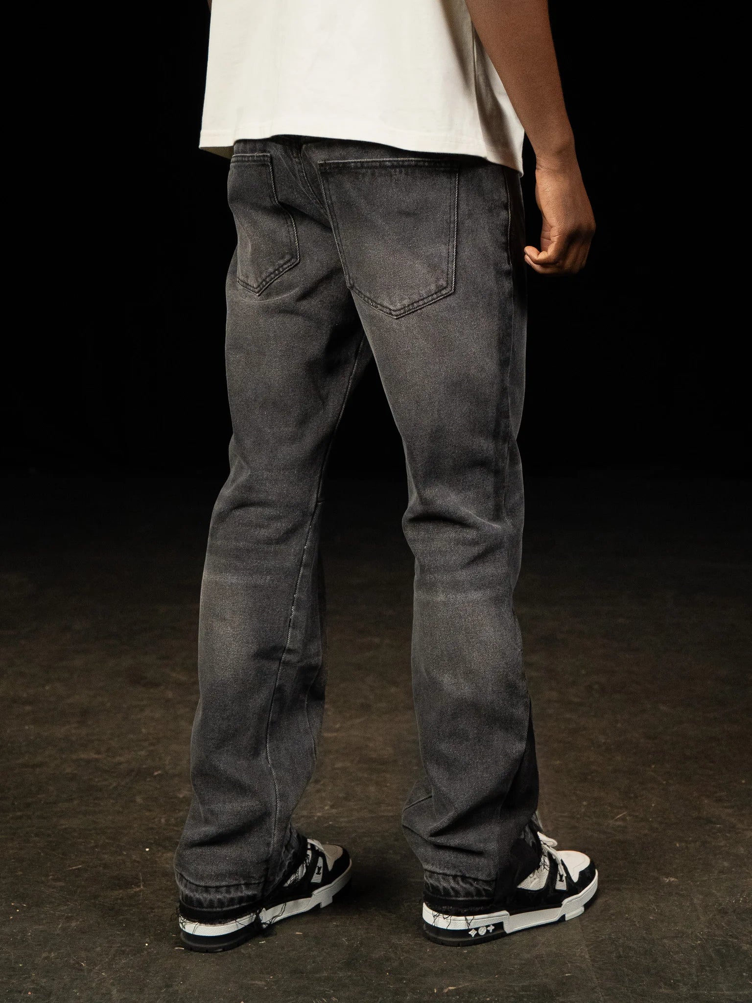Siarr Flared Jeans - Washed Black