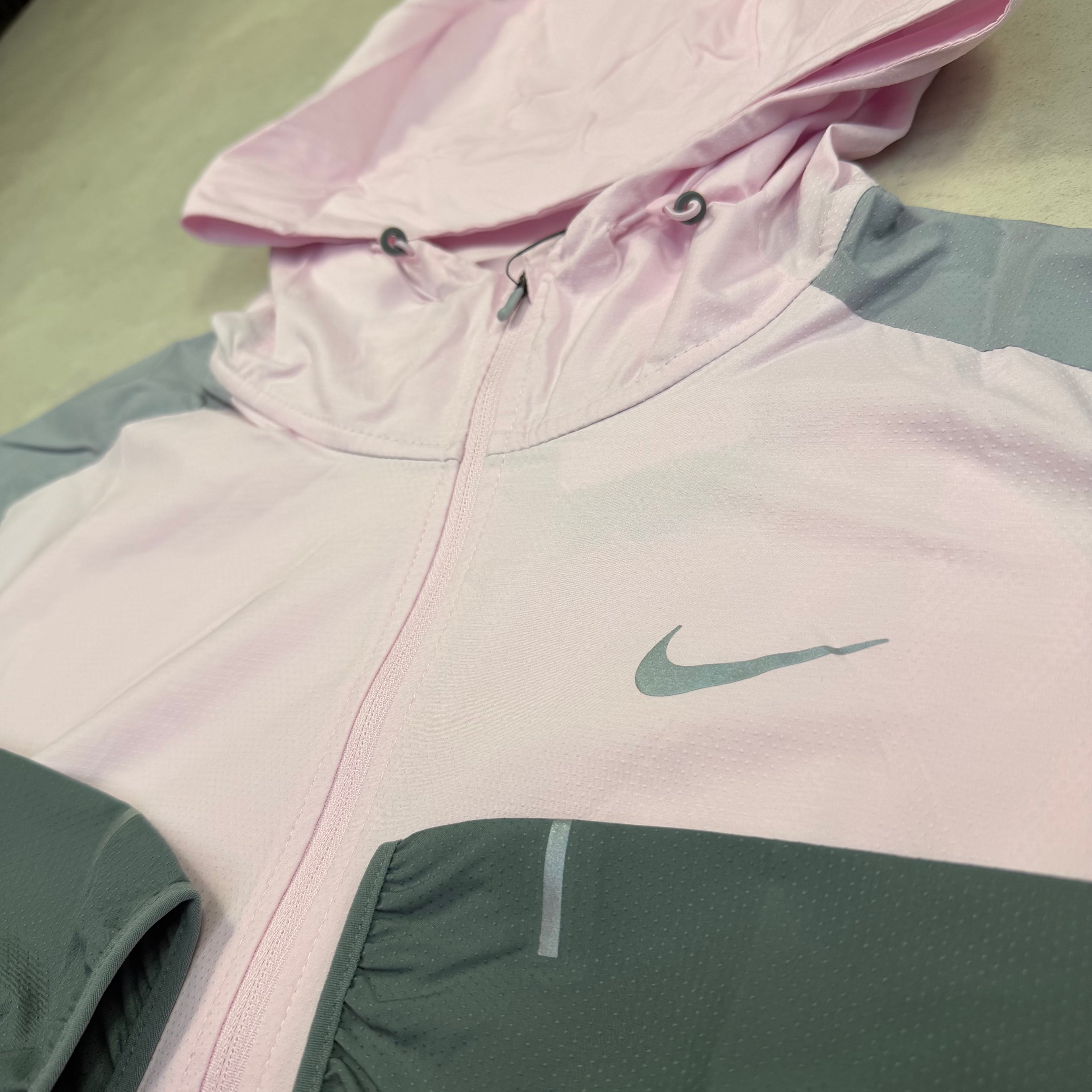 Nike UV Windrunner - Pink Foam