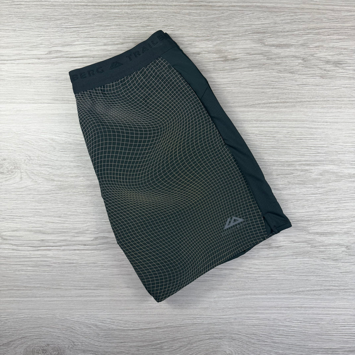 Trailberg Aspect Shorts - Black Grid Reflective