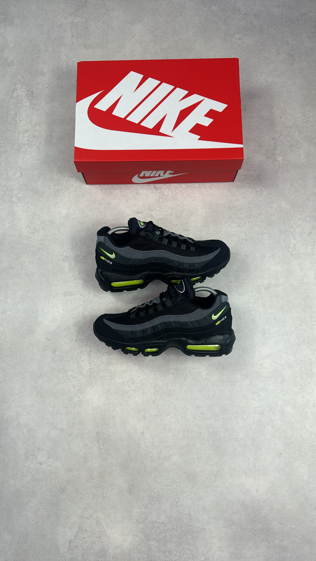 Air Max 95 Retro Volt Logo