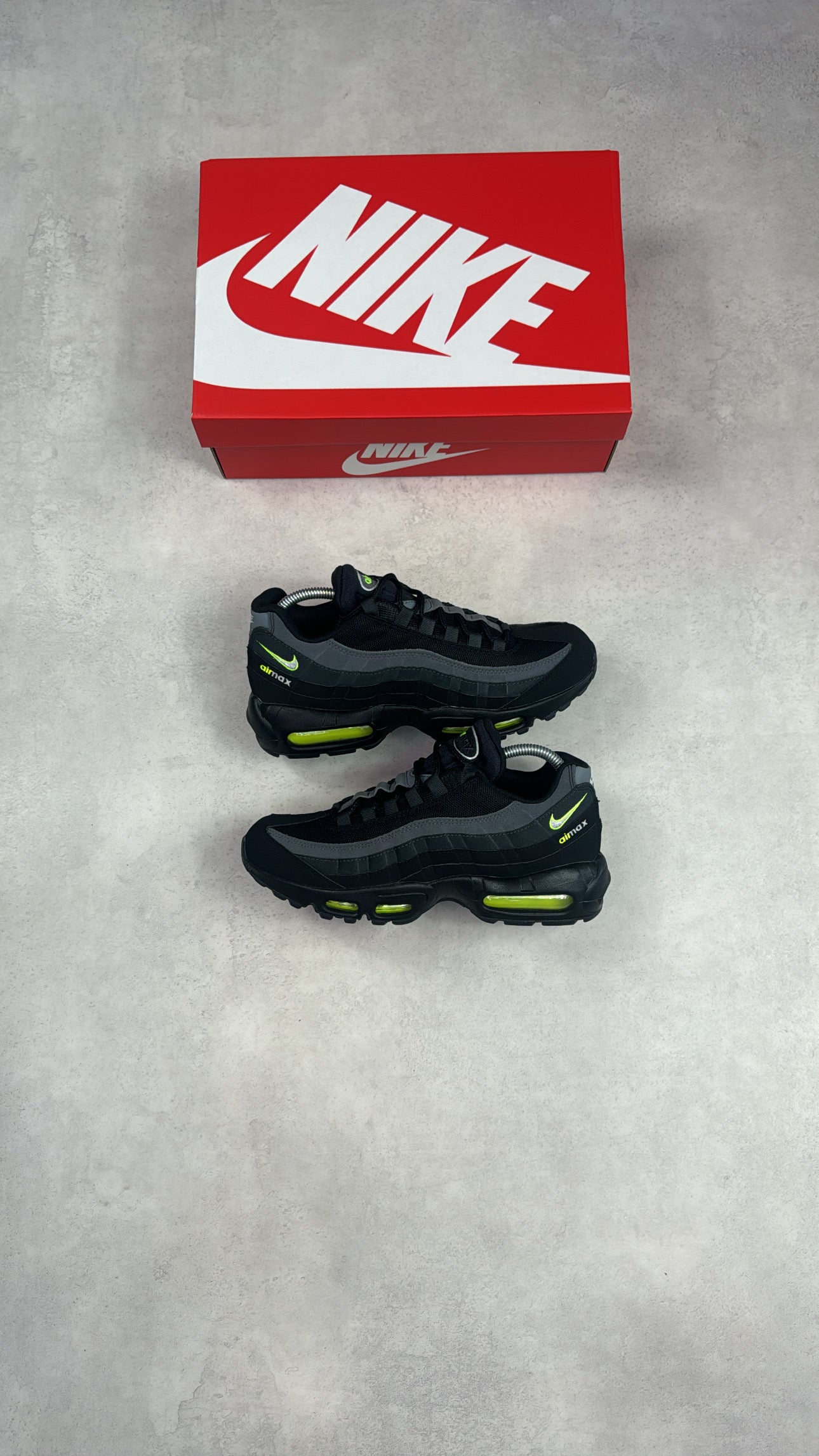 Air Max 95 Retro Volt Logo