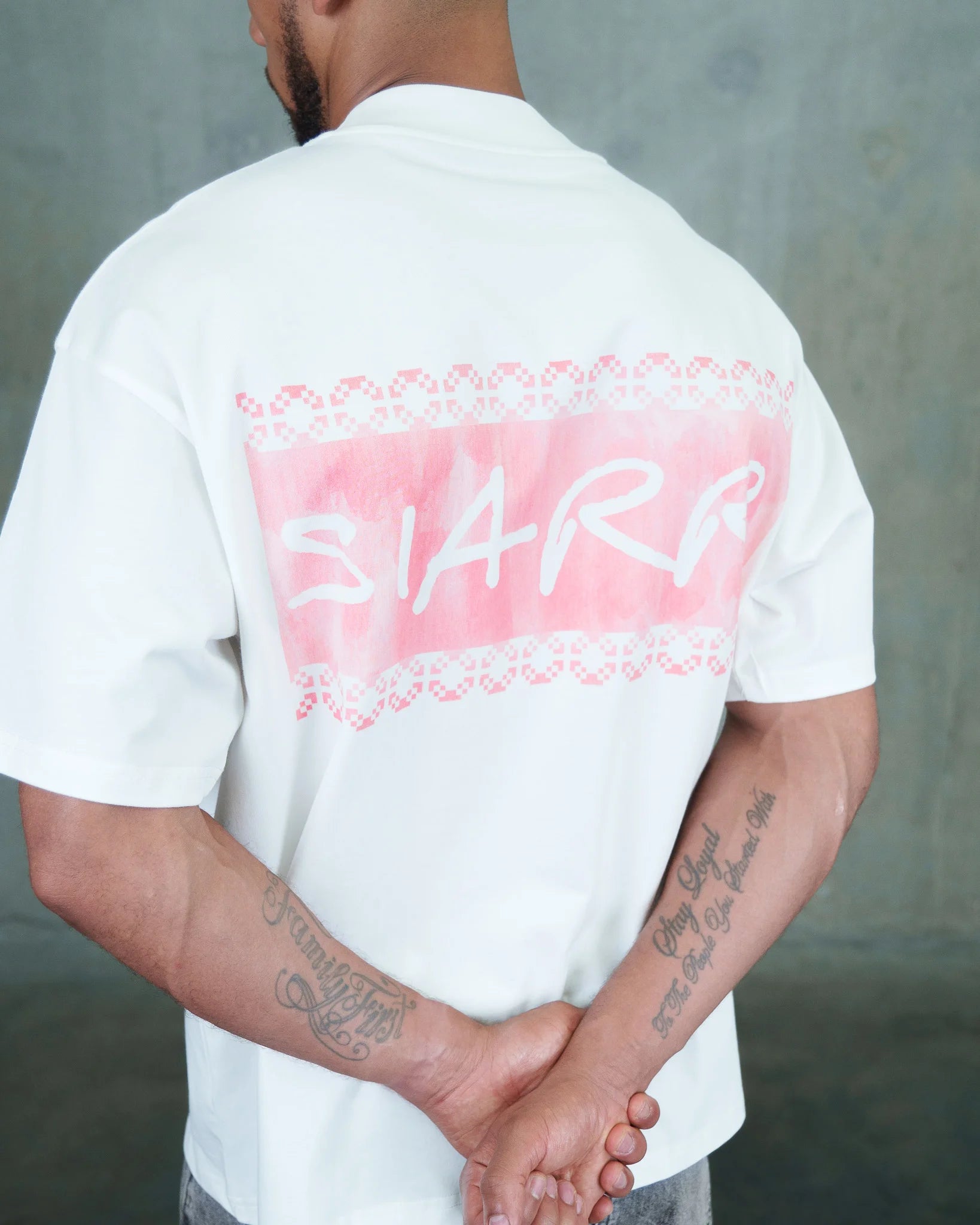 Siarr Pattern T-Shirt - White/Pink