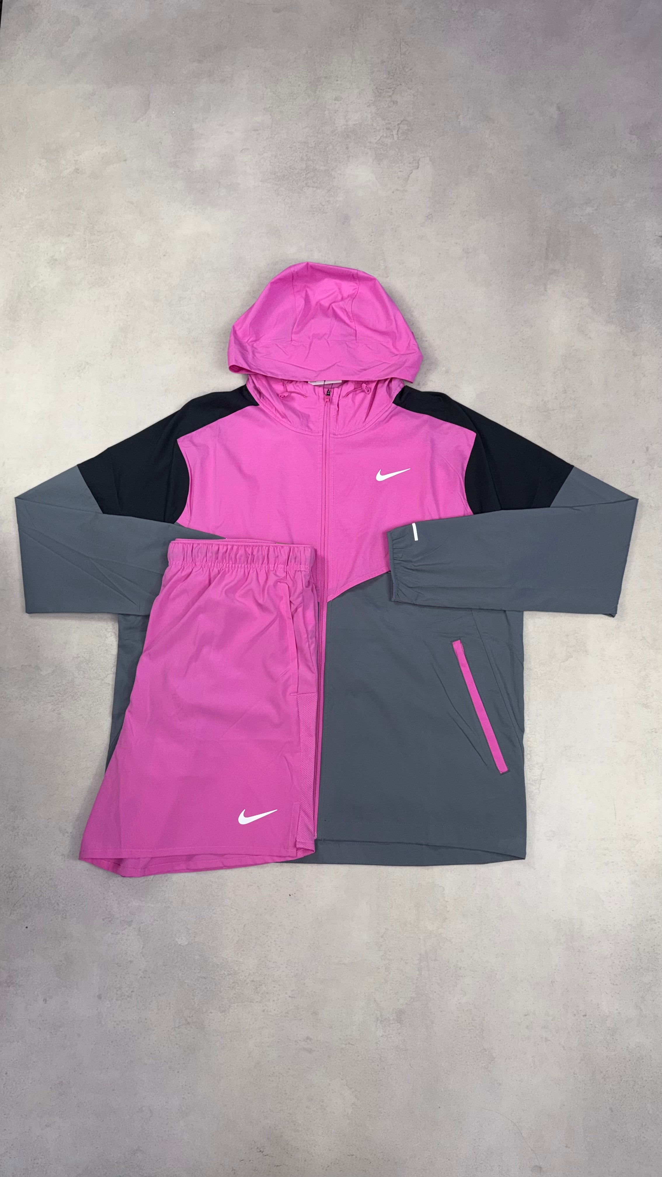 Nike UV Windrunner - Playful Pink