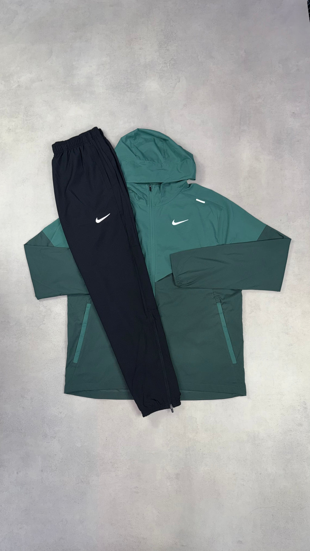 Nike UV Windrunner - Vintage Green