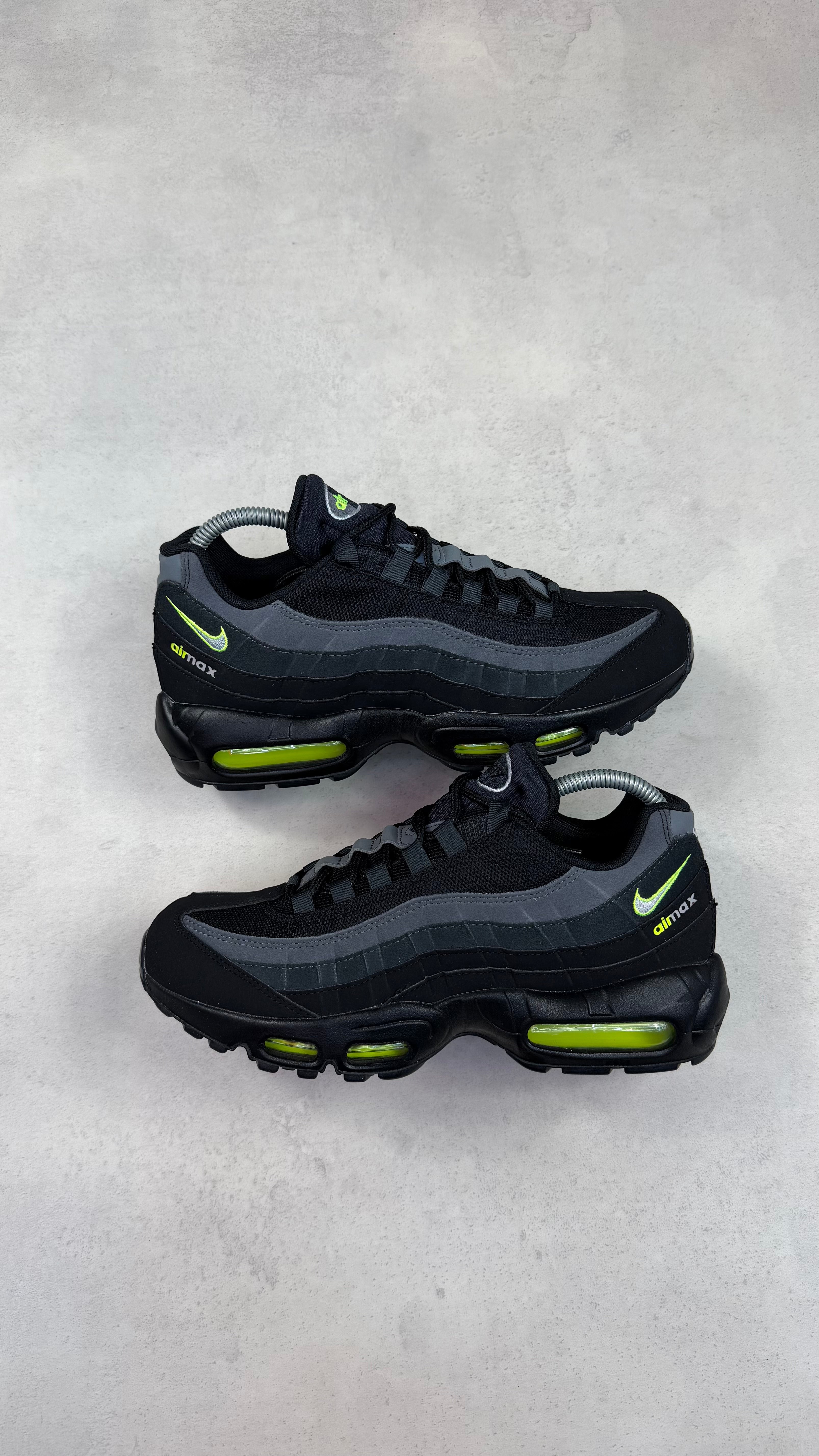Air Max 95 Retro Volt Logo
