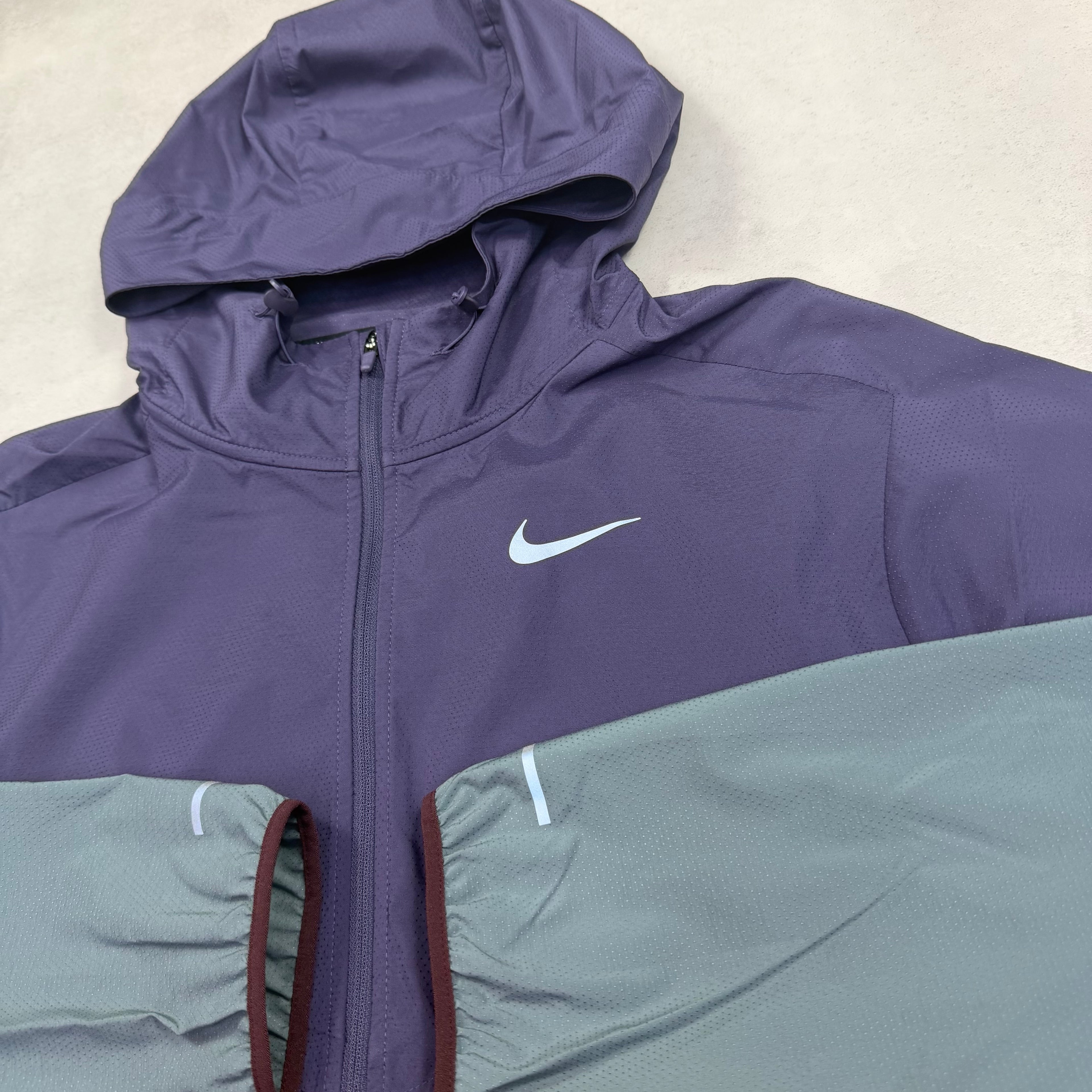 Nike Windrunner Burgundy Crush
