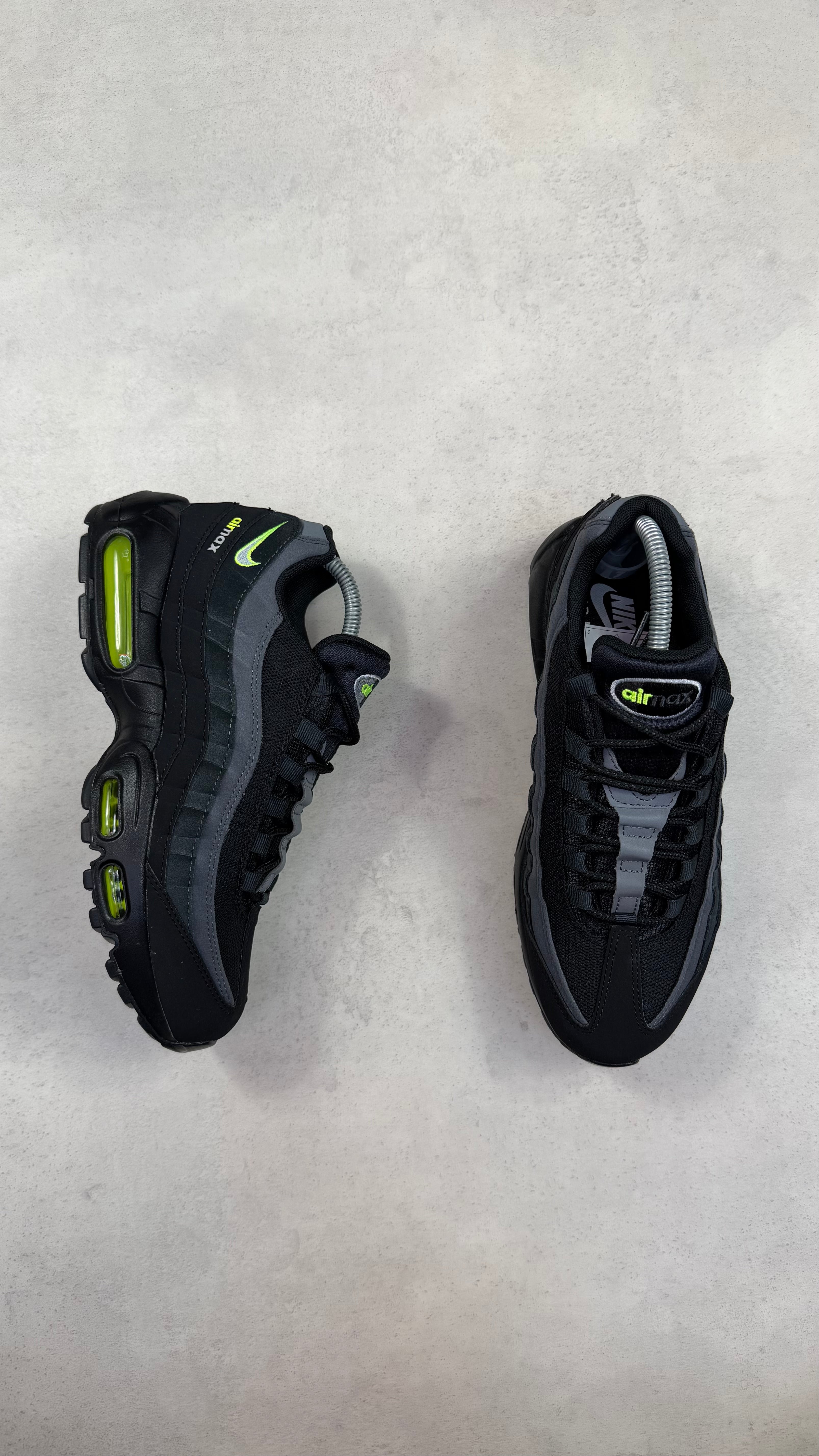 Air Max 95 Retro Volt Logo