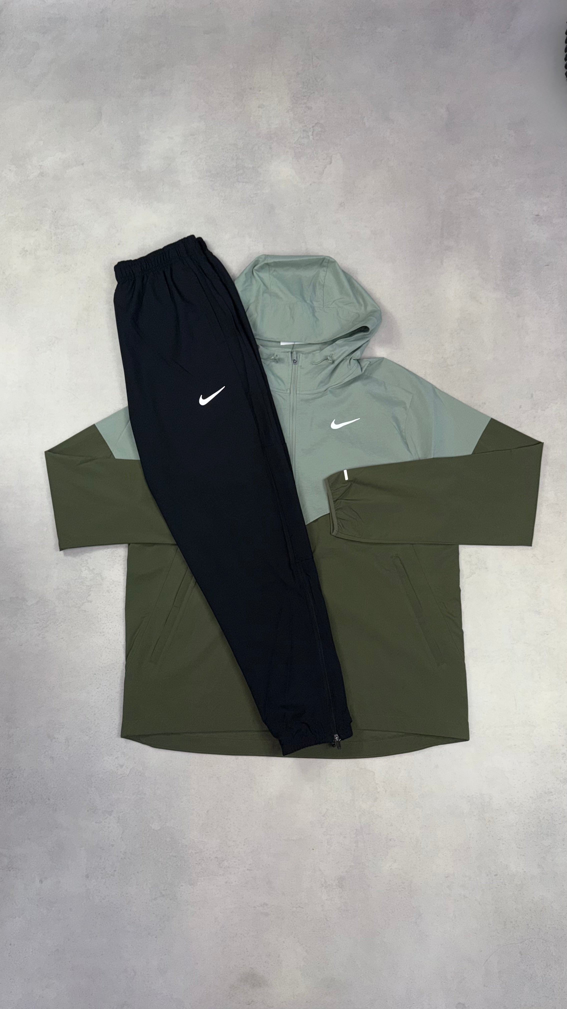Nike Jade Horizon Windrunner & Black Challenger Pants Duo Set