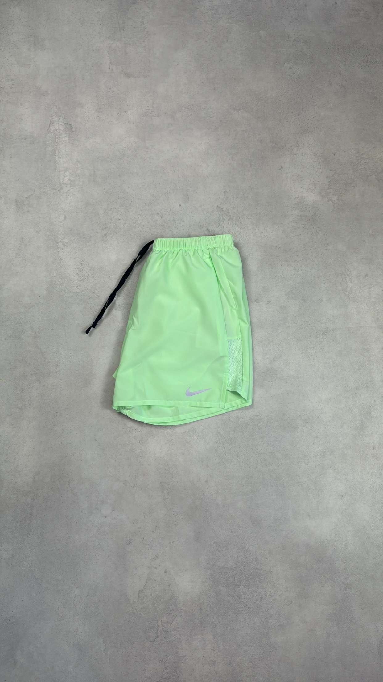 Nike Challenger Shorts - Vapour Green