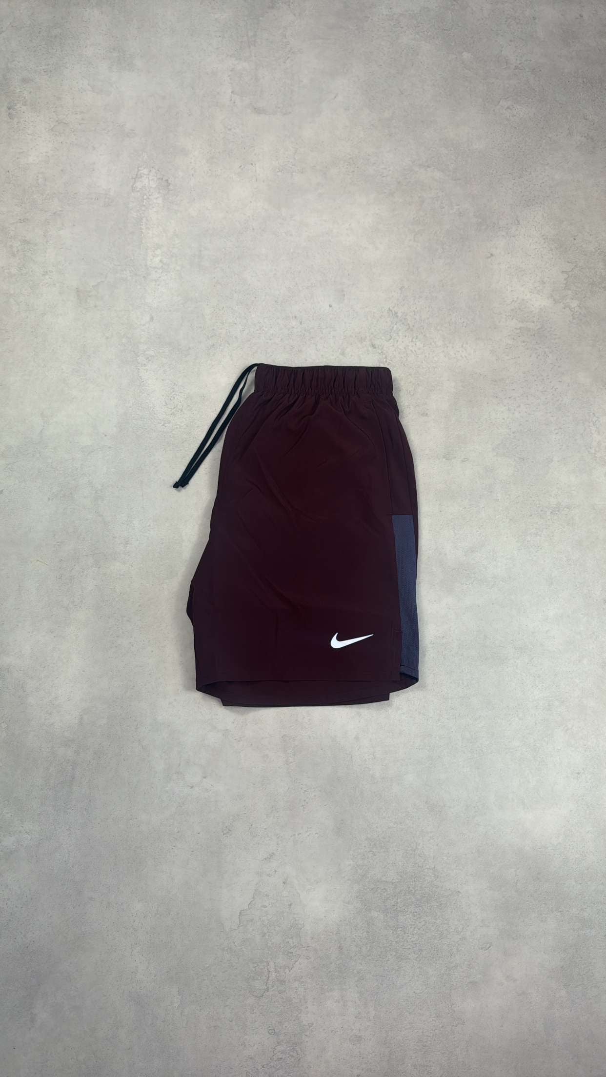 Nike Challenger Shorts - Burgundy Crush