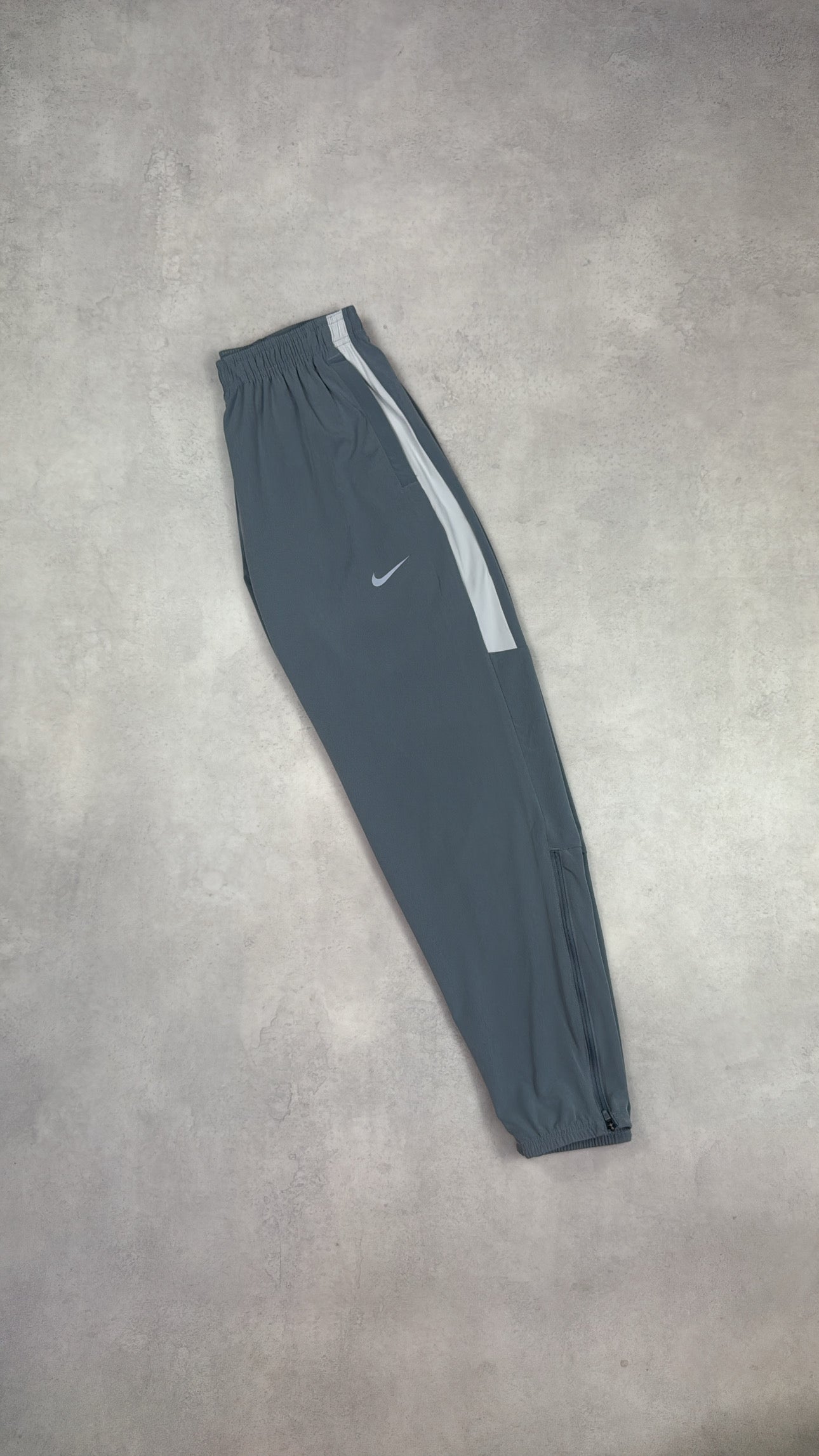 Nike Challenger Pants Grey with White Stripe