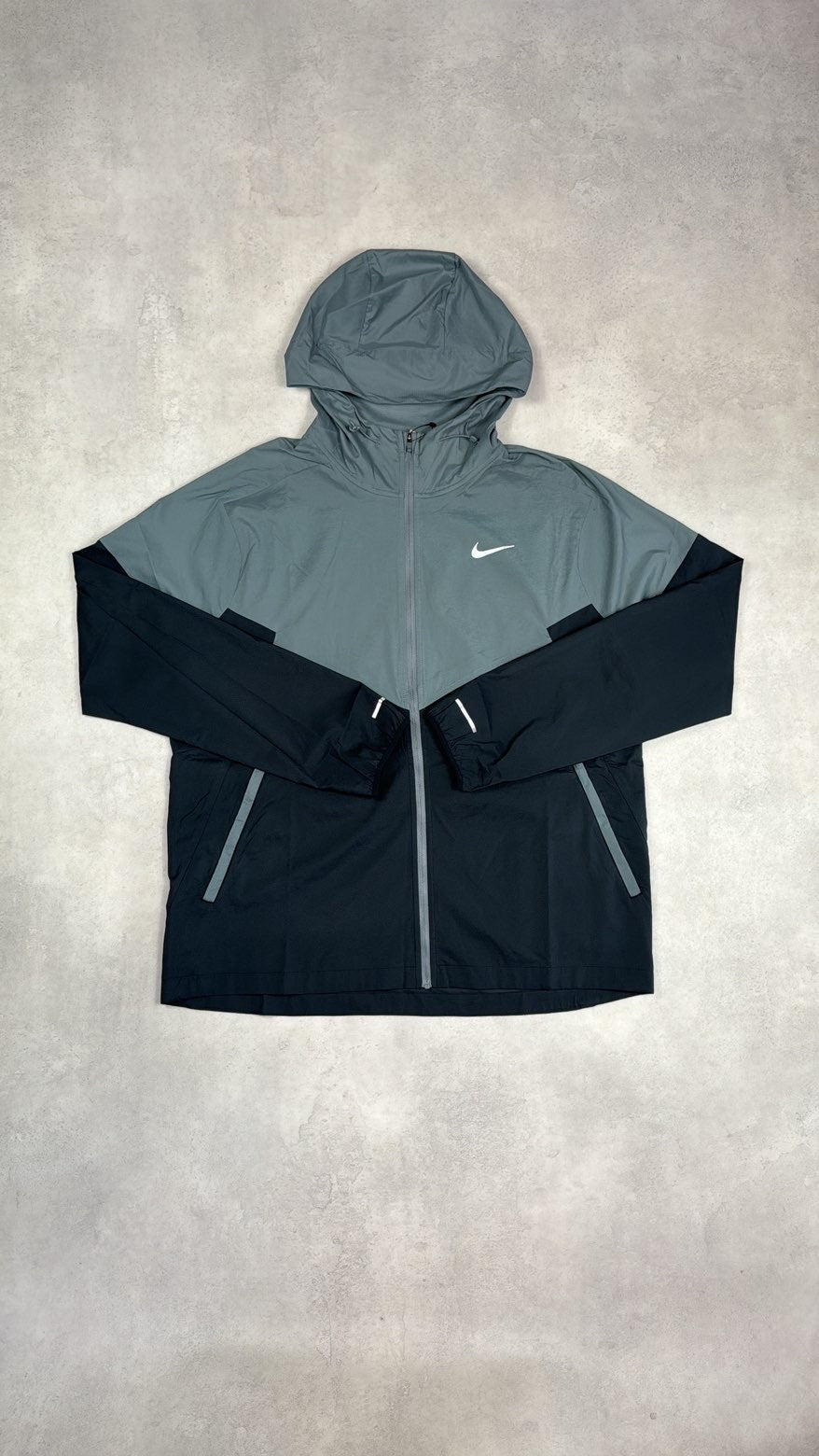 Nike UV Windrunner Grey/Black