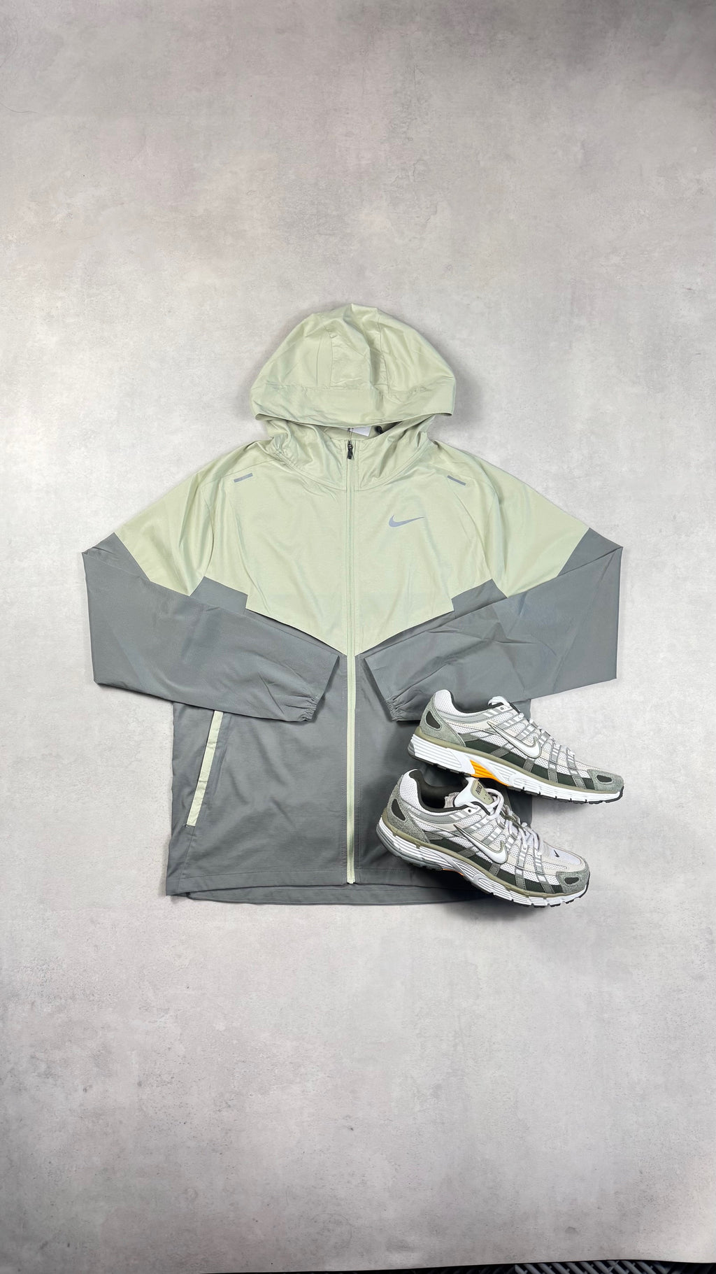 Nike UV Windrunner Olive