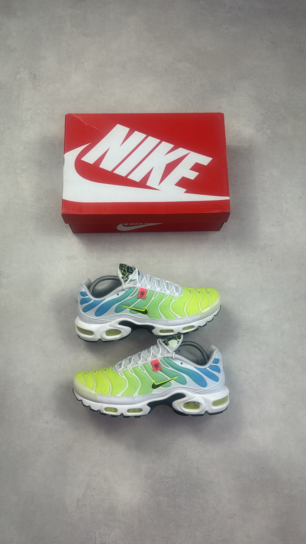 TN Worldwide Green/Blue (Good Condition)