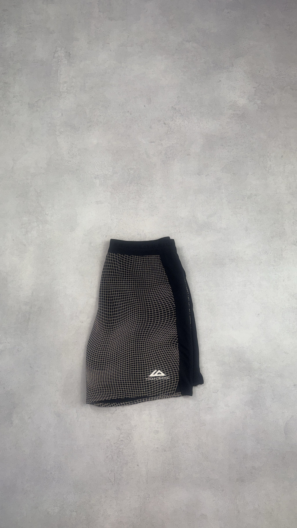 Trailberg Aspect Shorts - Black Grid Reflective