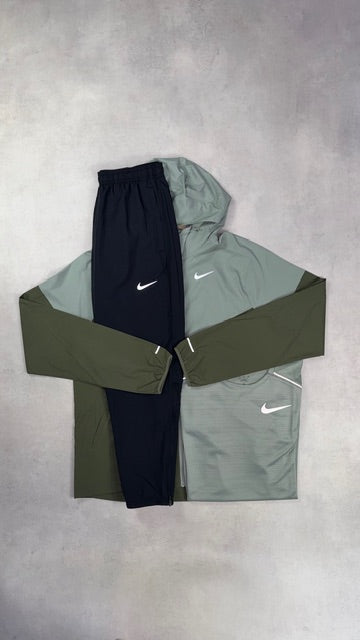 Nike Jade Horizon Windrunner, Jade Horizon Miler T-Shirt & Black Challenger Pants Tracksuit